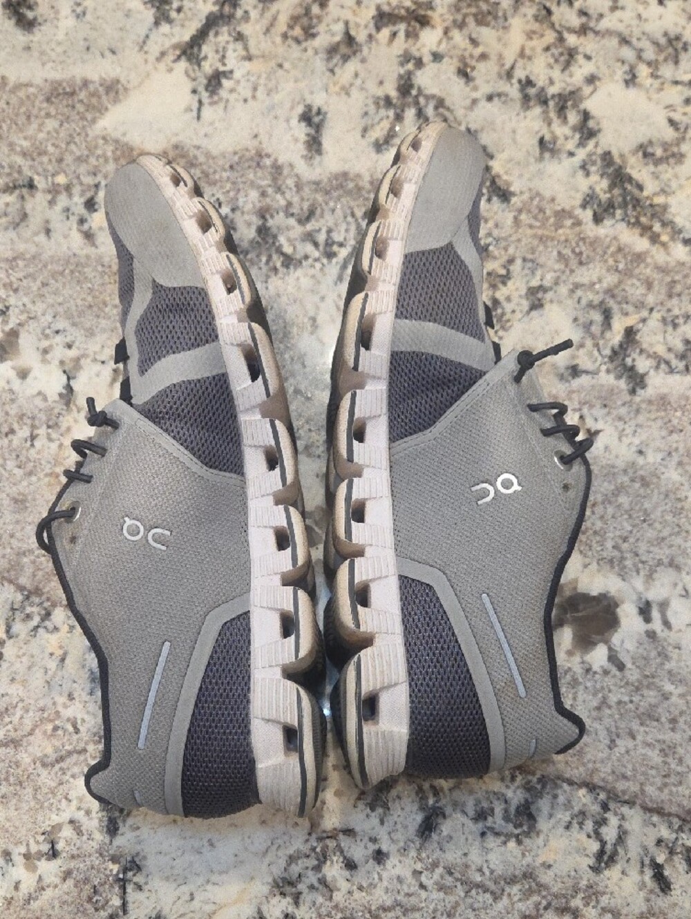 On Running Gray and Black Women 7.5 Cloud-Style Sneakers - Picture 8 of 11
